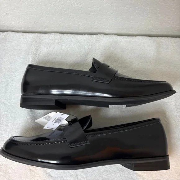 GAP Womans Black Slip-On Loafers